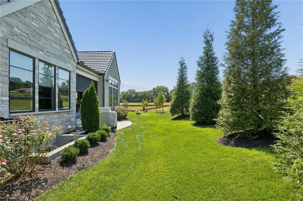 13704 Pembroke Ln, Leawood, KS 66224