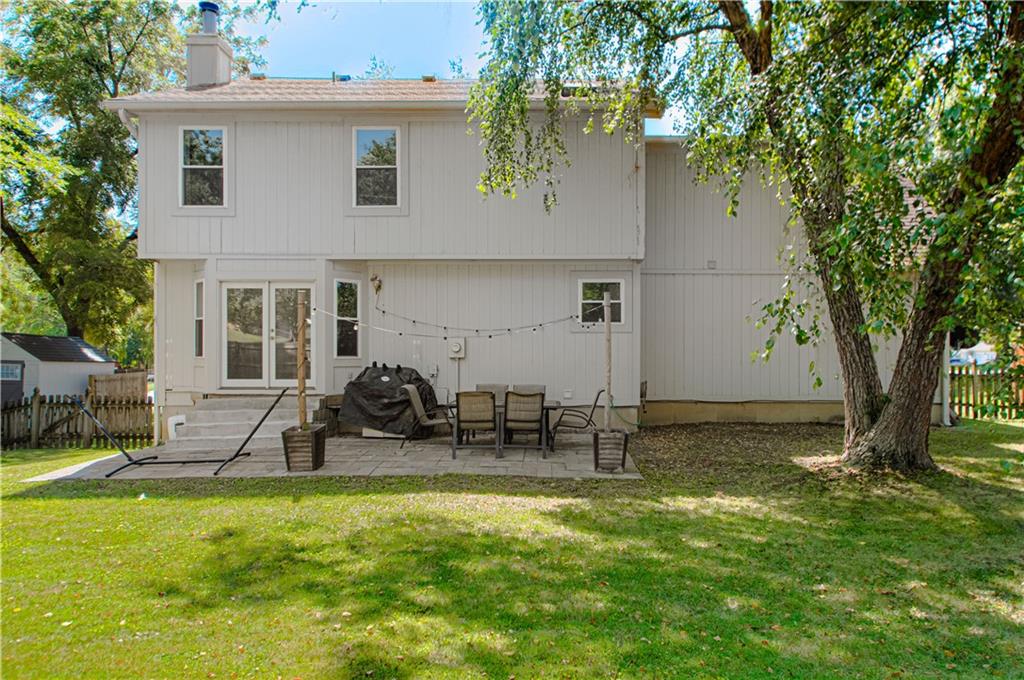 620 Meadowlark Rd, Lansing, KS 66043