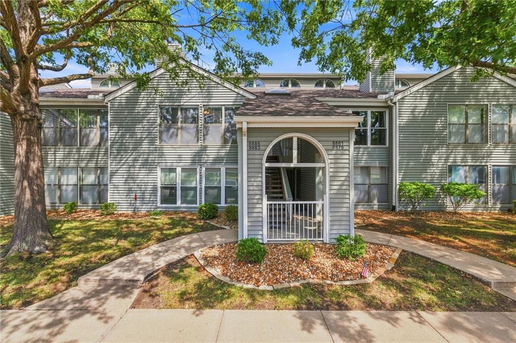 8885 W 106th Ter, Overland Park, KS 66212