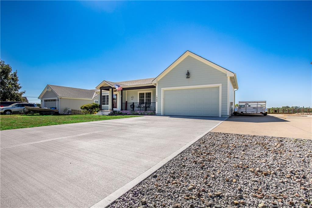 1009 Cherokee Ln, Paola, KS 66071