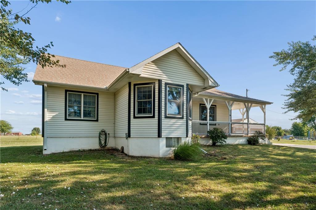 32130 W 363 St, Osawatomie, KS 66064