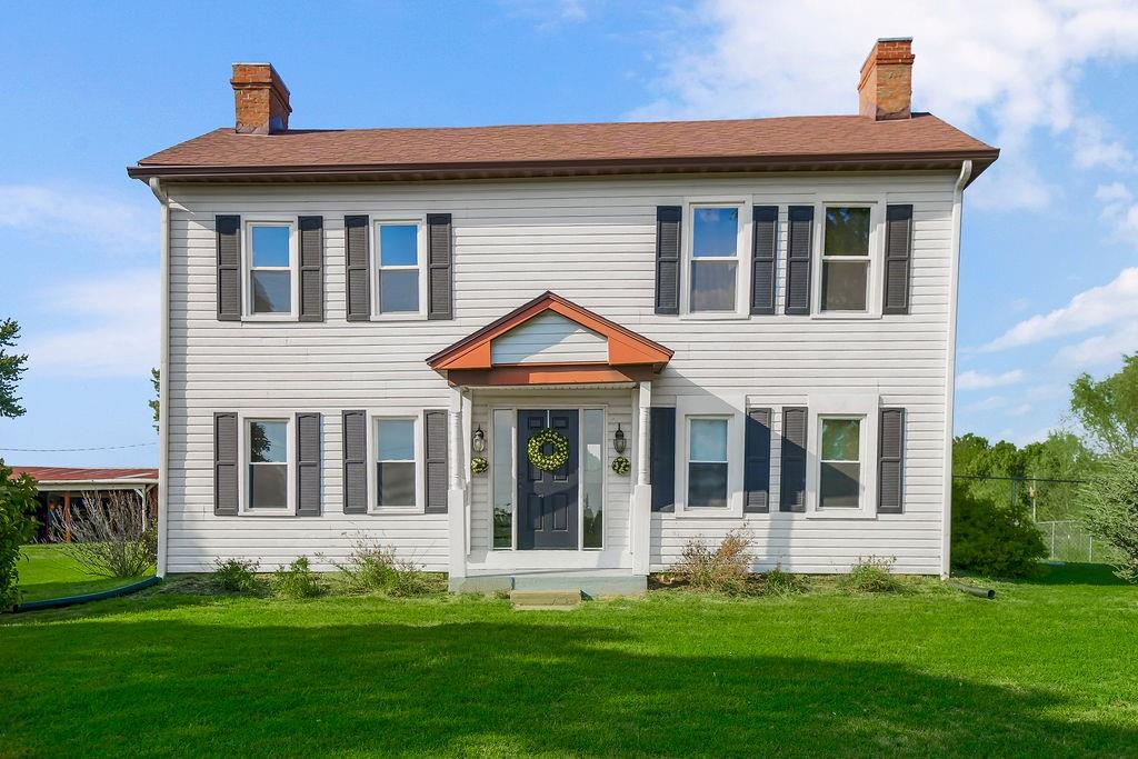 21497 203rd St, Tonganoxie, KS 66086