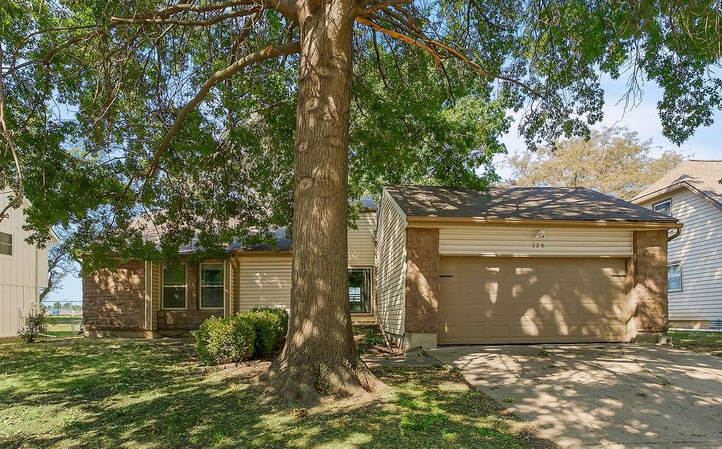 328 N Cherry St, Gardner, KS 66030