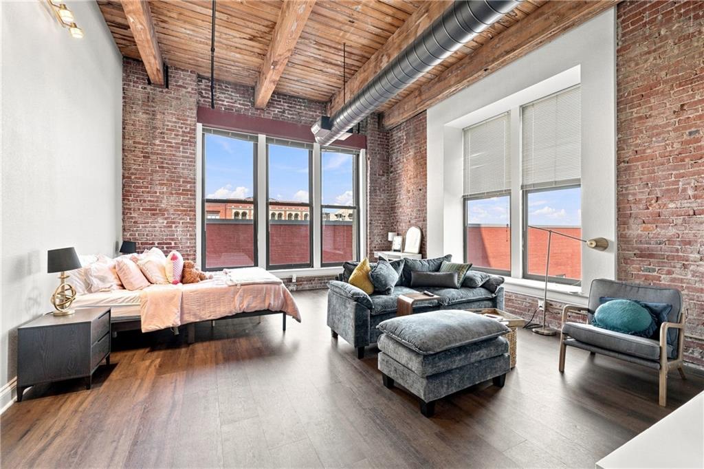 308 W 8th St #216, Kansas City, MO 64105