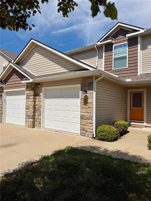 262 N Pointe Ln, Raymore, MO 64083