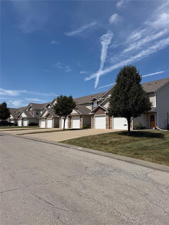 262 N Pointe Ln, Raymore, MO 64083