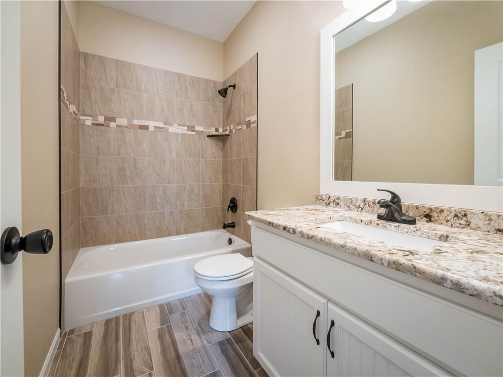 1305 NE White Oaks Ln, Oak Grove, MO 64075