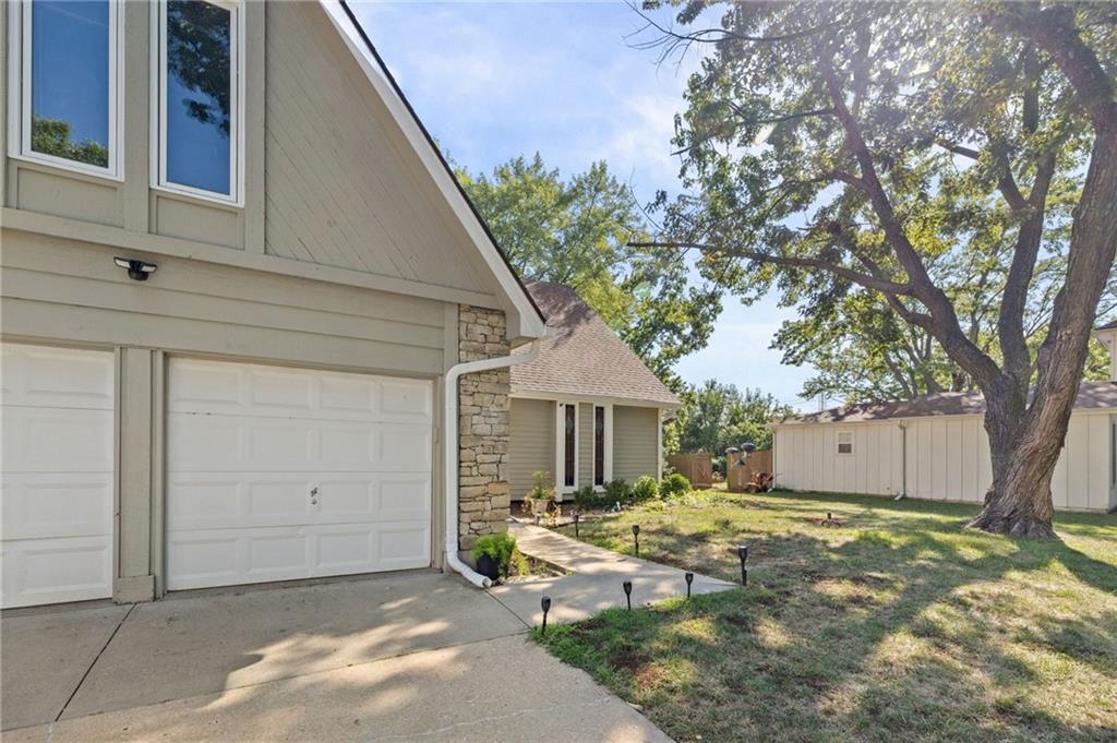 10955 Nieman Rd, Overland Park, KS 66210