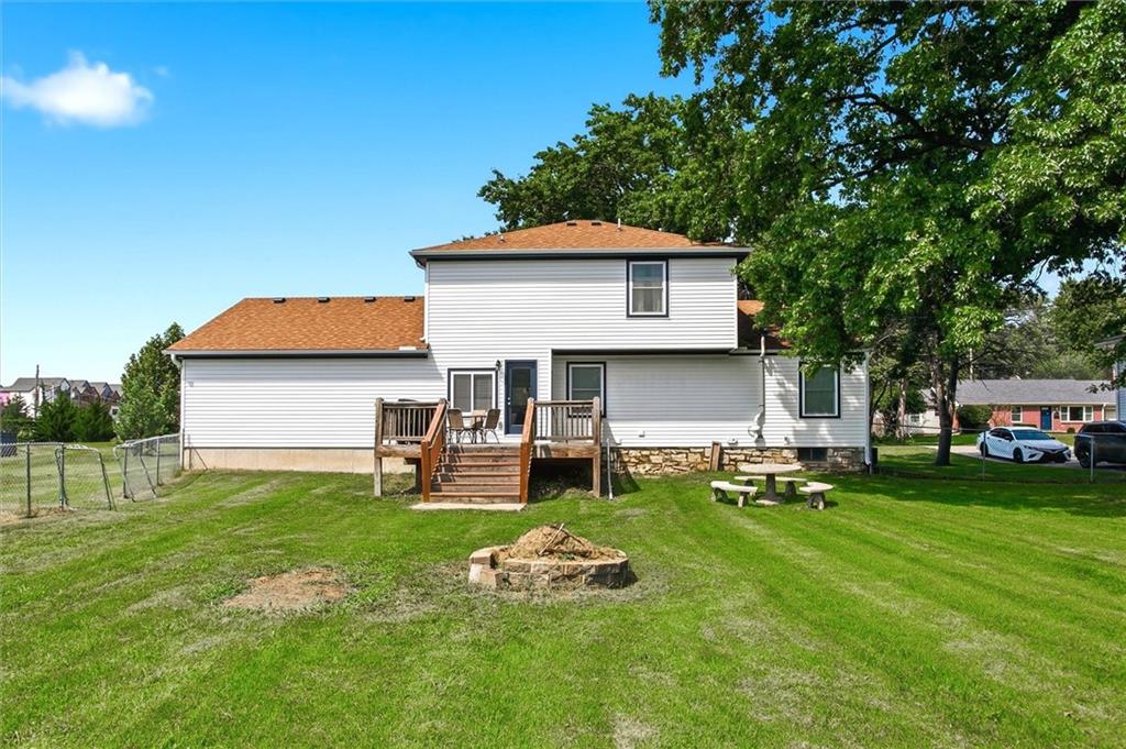 10827 W 62nd St, Shawnee, KS 66203
