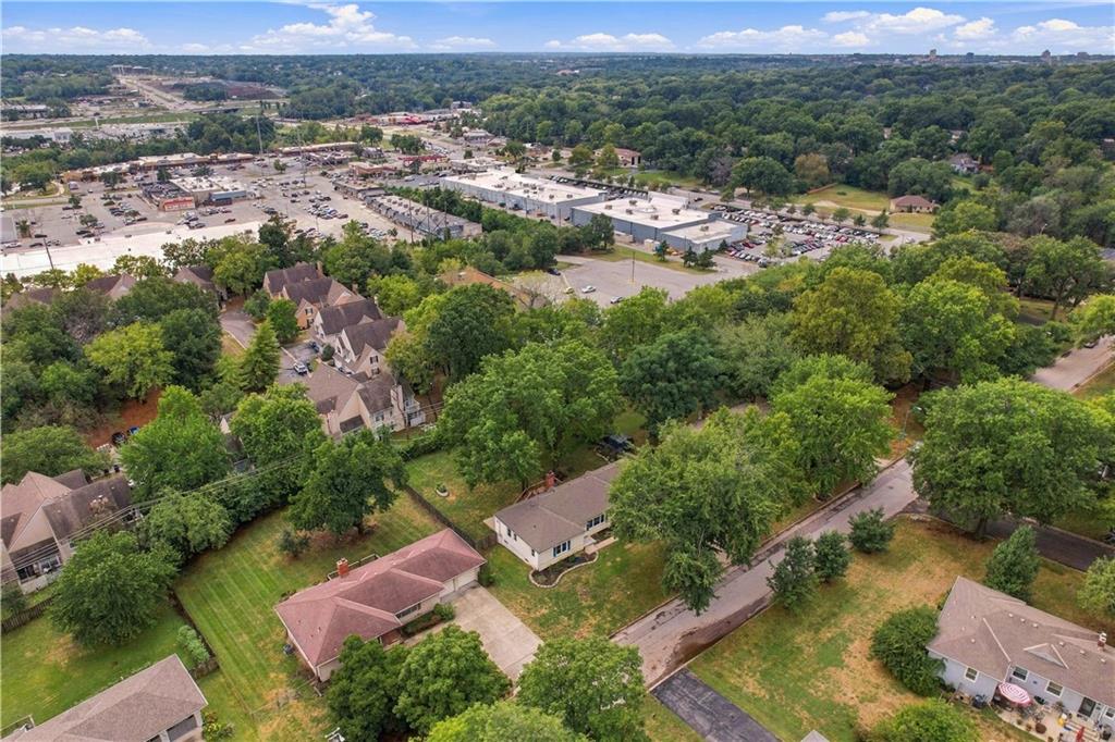 1109 W 100th Ter, Kansas City, MO 64114