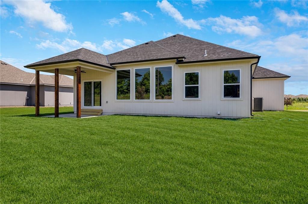 104 SW Nelson Dr, Blue Springs, MO 64014