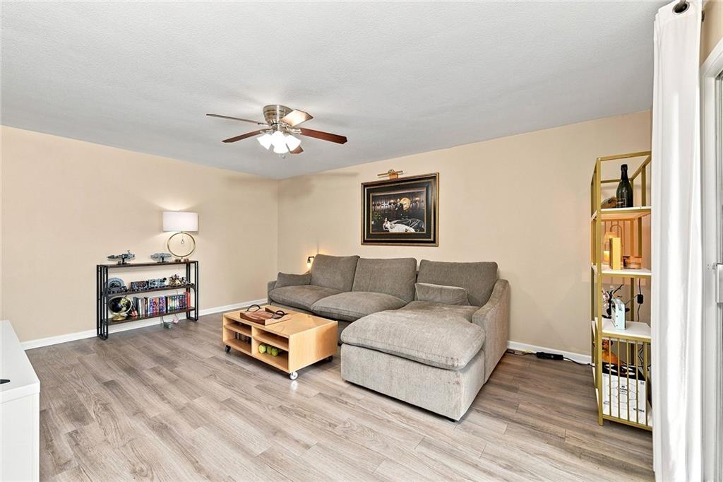 9622 Perry Ln #A, Overland Park, KS 66212