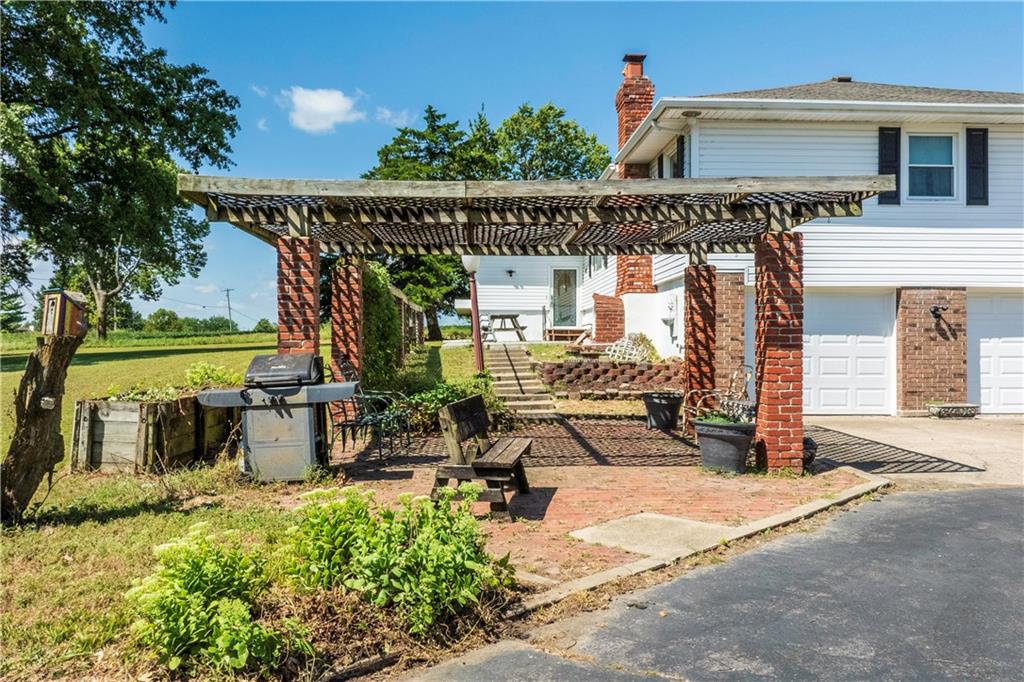 16670 Leavenworth Rd, Basehor, KS 66007