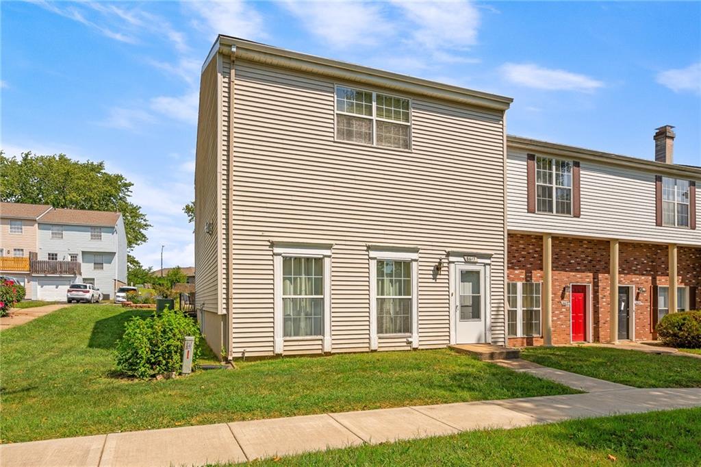 6617 E 128th St, Grandview, MO 64030
