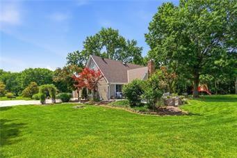 12905 Quail Rg, Lee's Summit, MO 64086