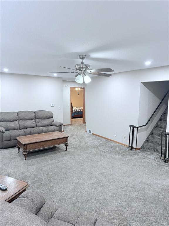 2504 Shirley Dr, St Joseph, MO 64503