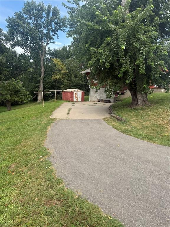 2504 Shirley Dr, St Joseph, MO 64503