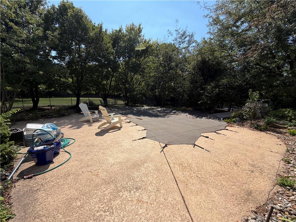 9323 W 146th St, Overland Park, KS 66221
