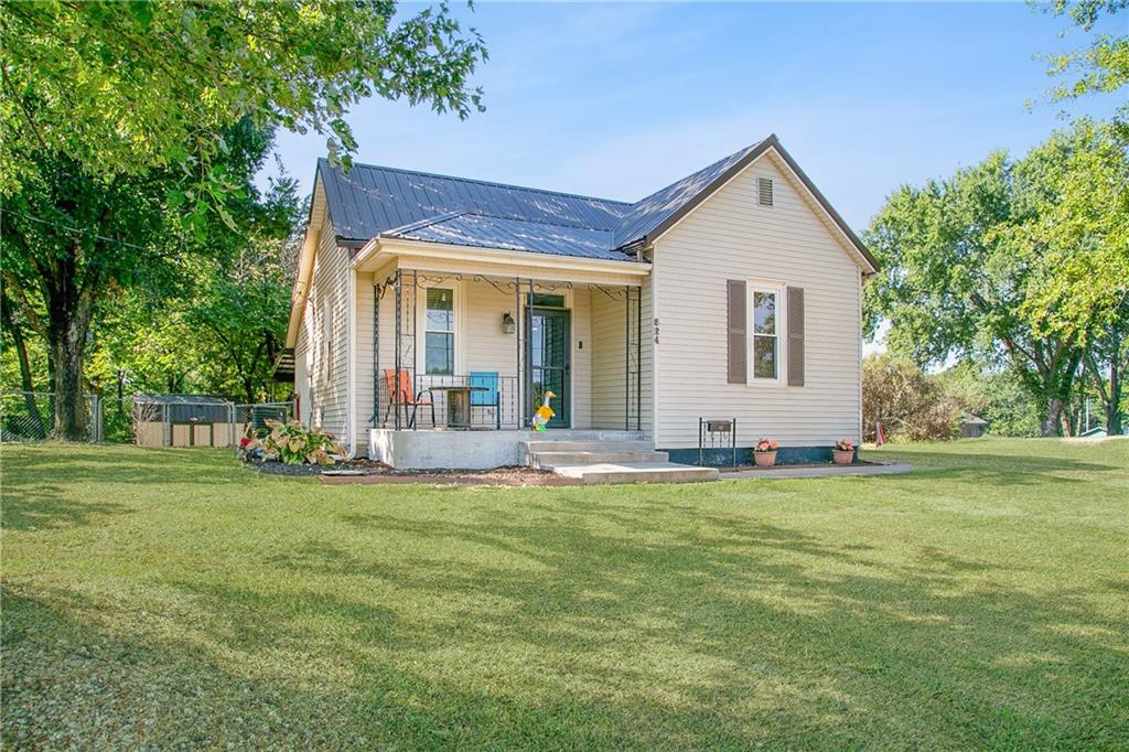 624 W Jefferson St, Clinton, MO 64735
