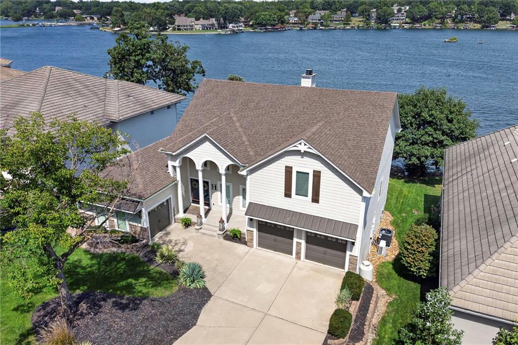 326 S Shore Dr, Lake Winnebago, MO 64034