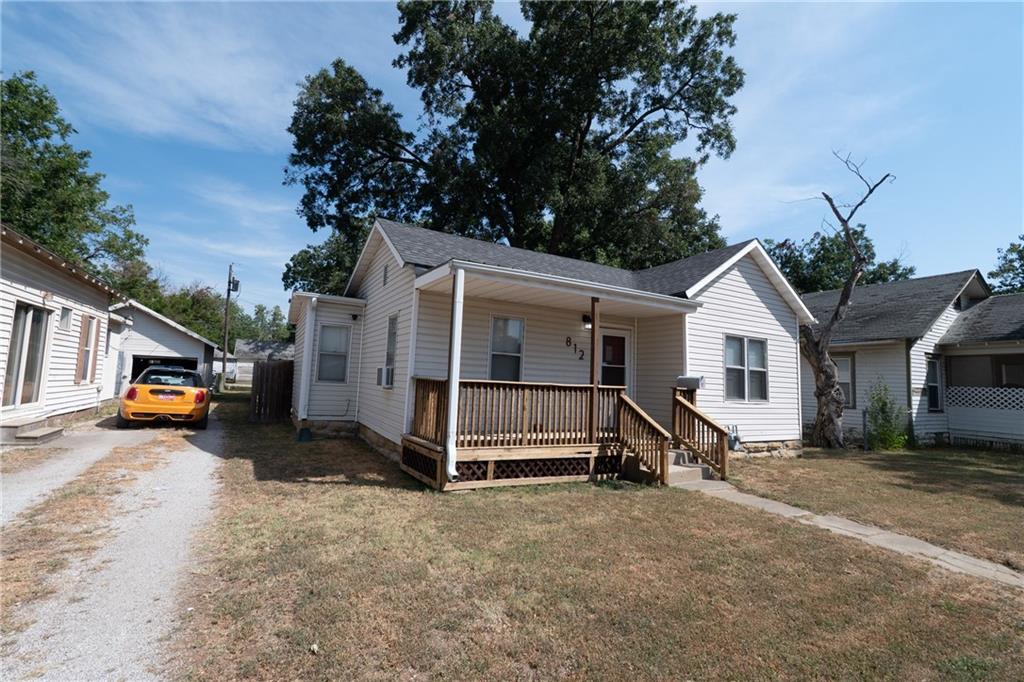 812 W Locust St, Independence, KS 67301