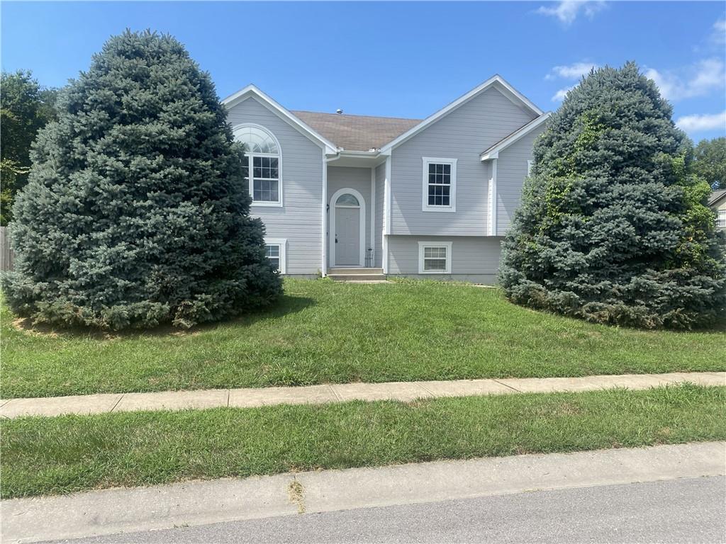701 51st Ter, Kansas City, MO 64118