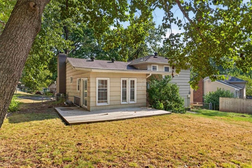 8810 W 72nd Ter, Merriam, KS 66204