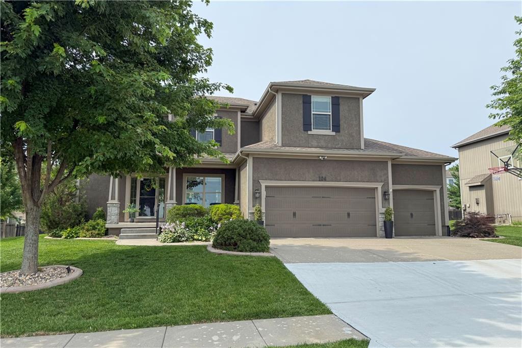 104 SW Shores Dr, Lee's Summit, MO 64064