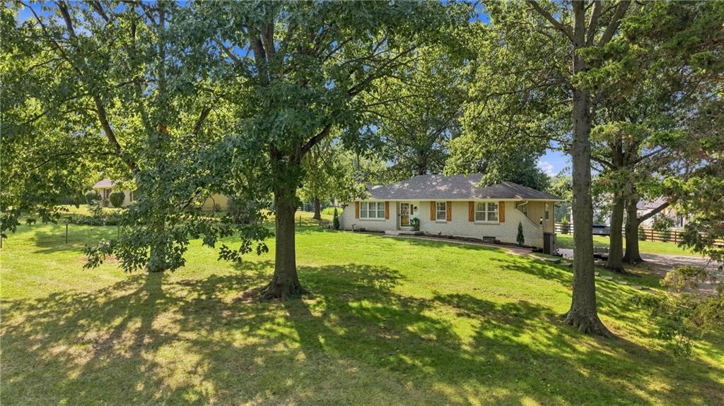 1550 SW Liggett Rd, Blue Springs, MO 64015