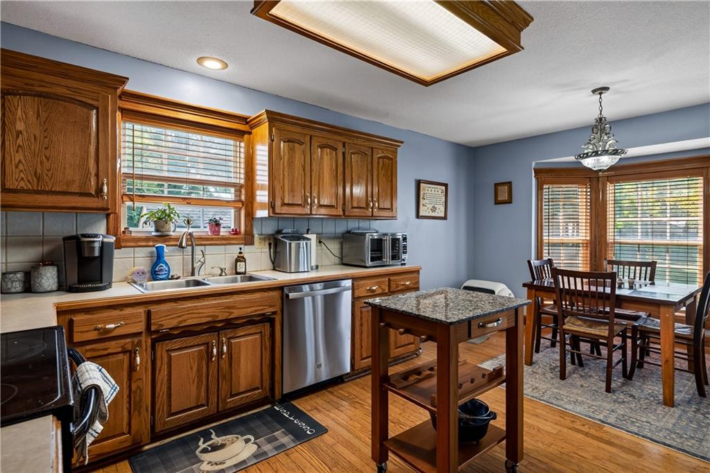 105 W South St, Spring Hill, KS 66083