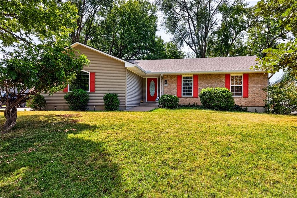 105 W South St, Spring Hill, KS 66083