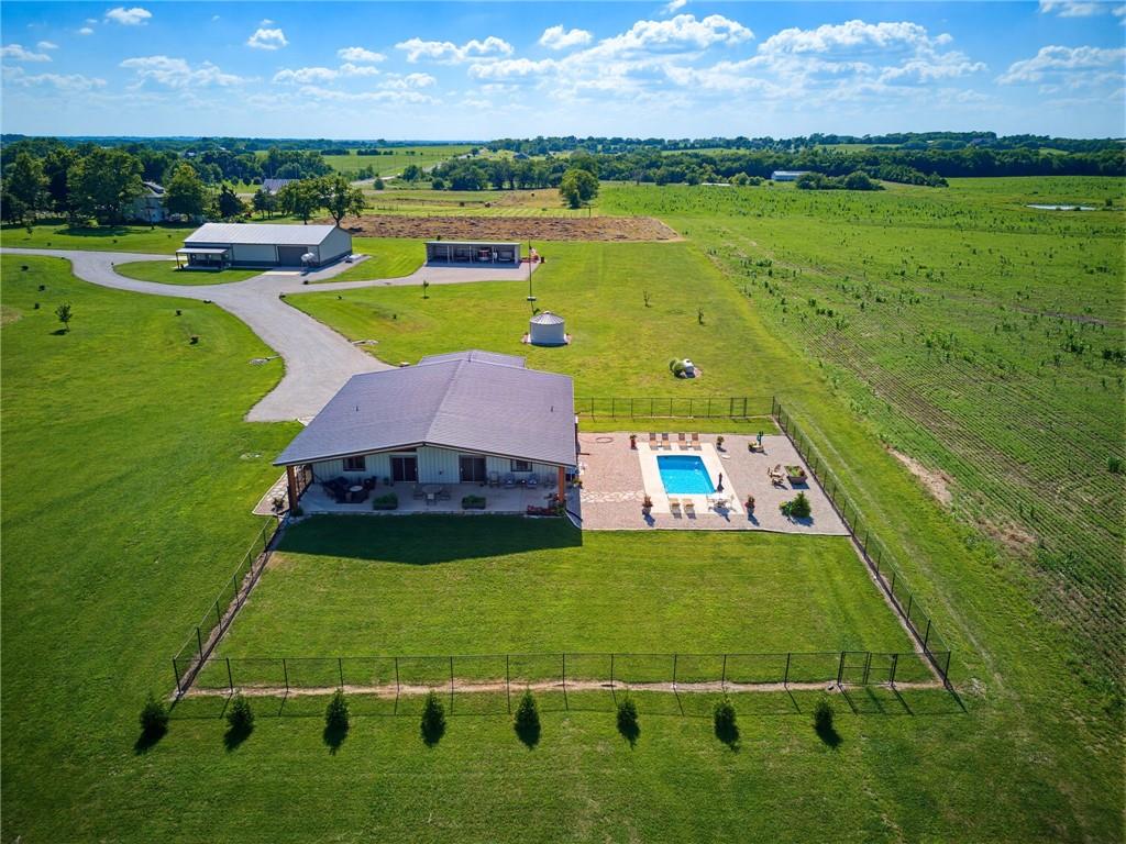1482 N 300th Rd, Baldwin City, KS 66006