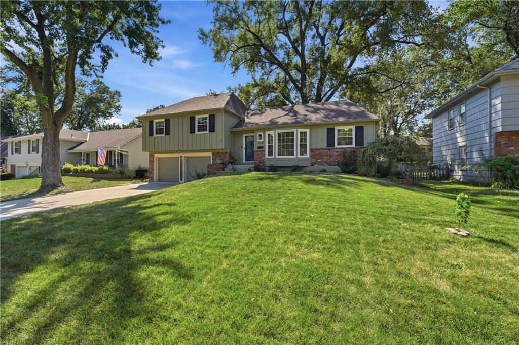 9224 Switzer Rd, Overland Park, KS 66214
