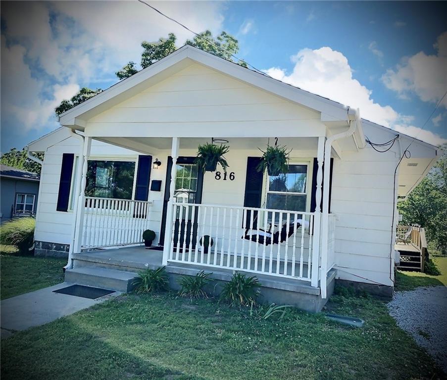 816 S College St, Nevada, MO 64772