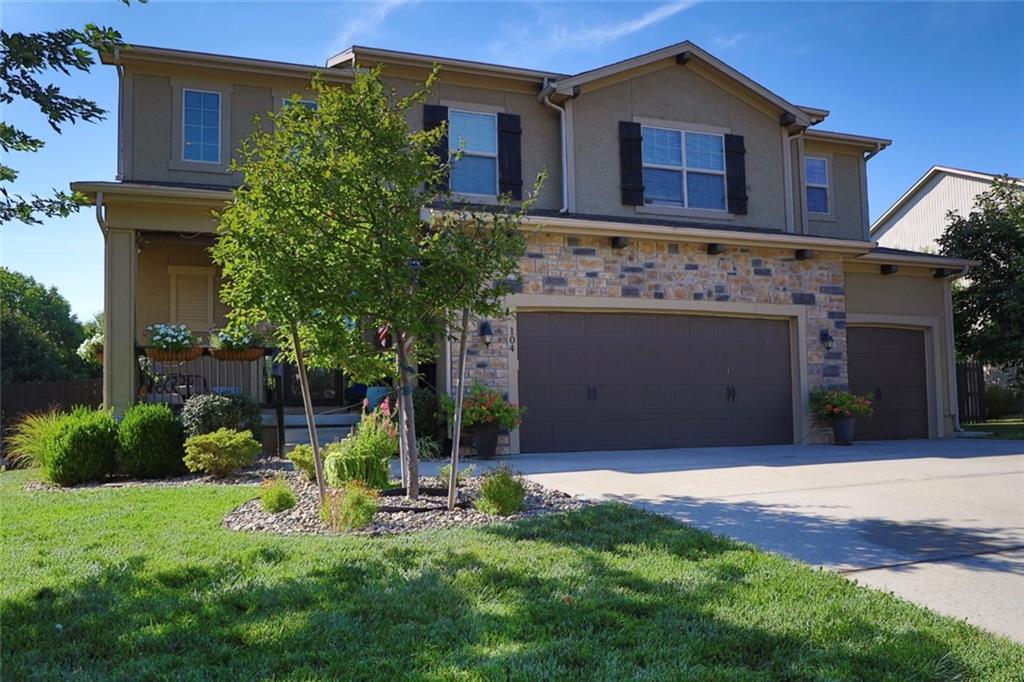 104 S Eastglen Dr, Raymore, MO 64083