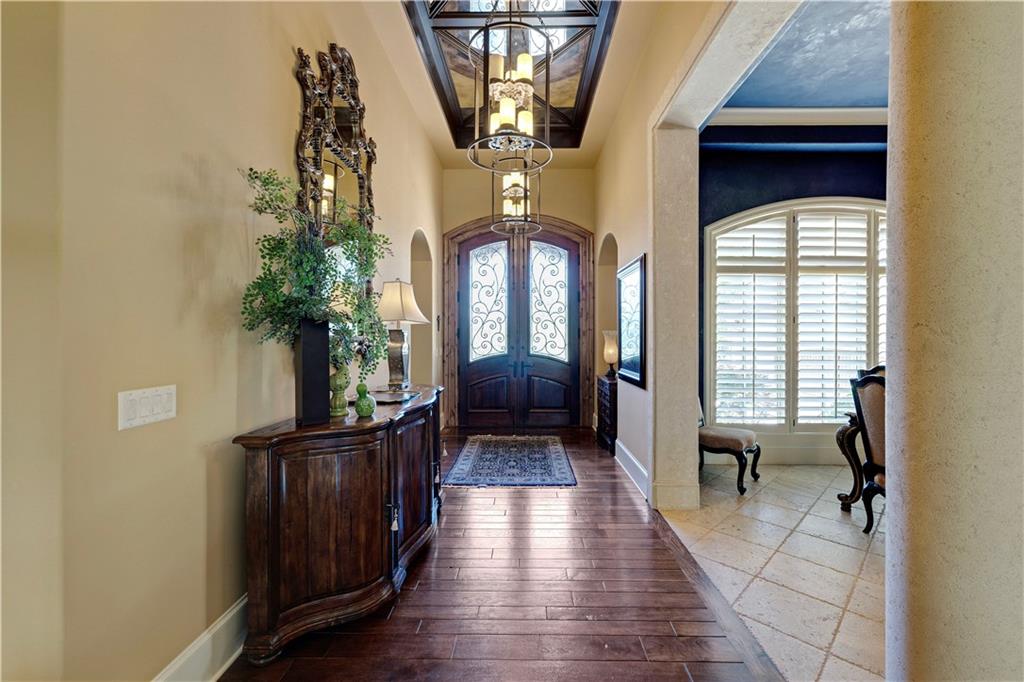 645 St James Ct, Loch Lloyd, MO 64012