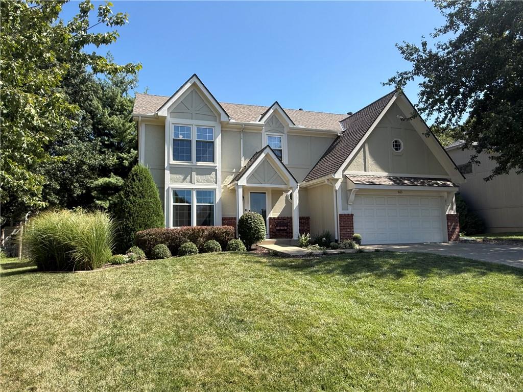 5113 Woodsonia Dr, Shawnee, KS 66226