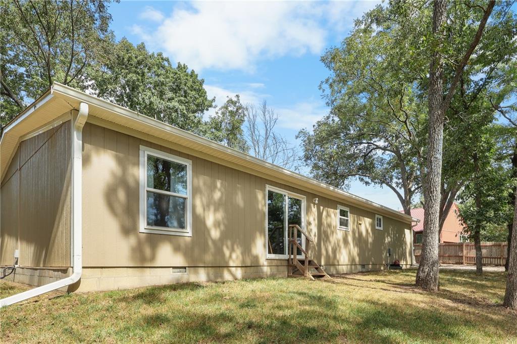 18 S Lakeside Cir, Linn Valley, KS 66040