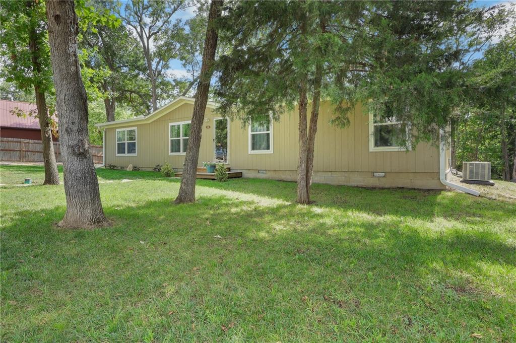 18 S Lakeside Cir, Linn Valley, KS 66040