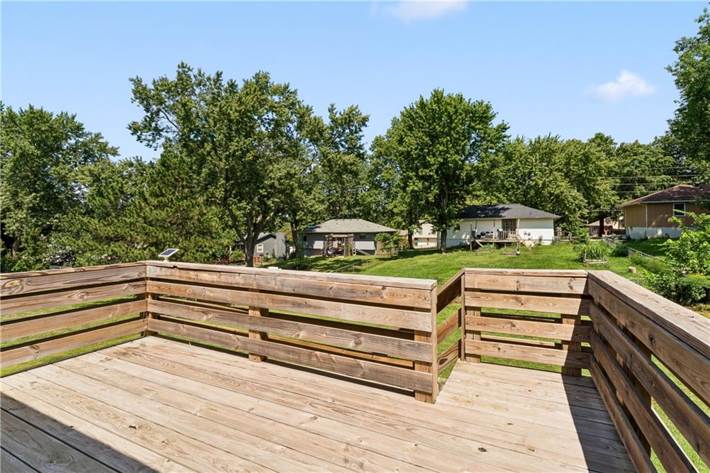 113 SE Mount Vernon Dr, Blue Springs, MO 64014