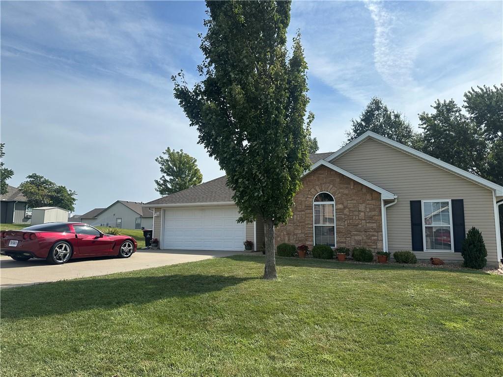 1210 Fox Ridge Dr, Warrensburg, MO 64093