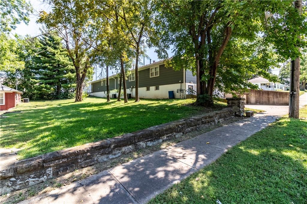 201-203 E Russell Ave, Warrensburg, MO 64093