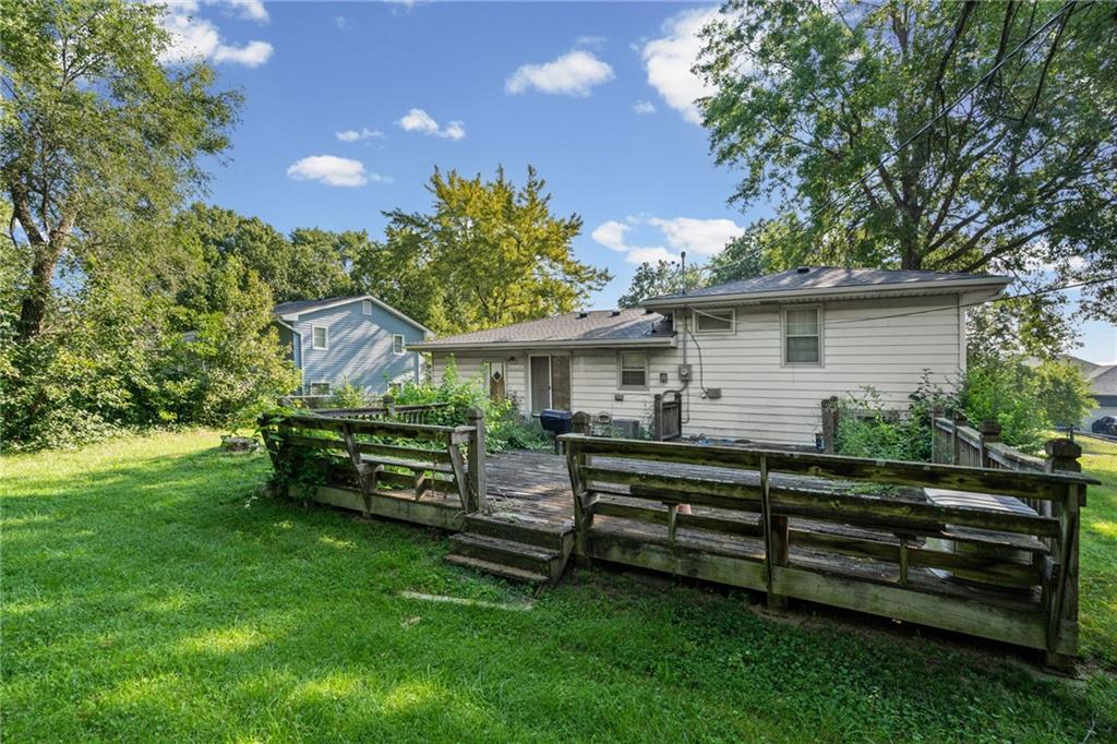 7426 Stearns St, Shawnee, KS 66203