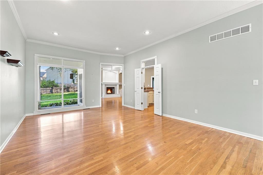 1403 NE Glenfield Ct, Blue Springs, MO 64014