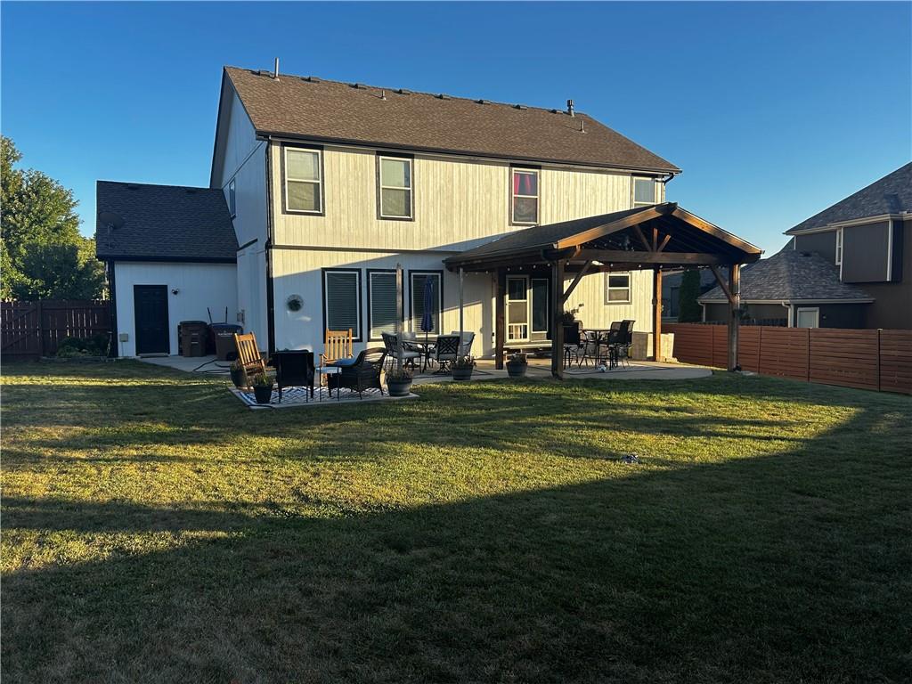 110 S Eastglen Dr, Raymore, MO 64083