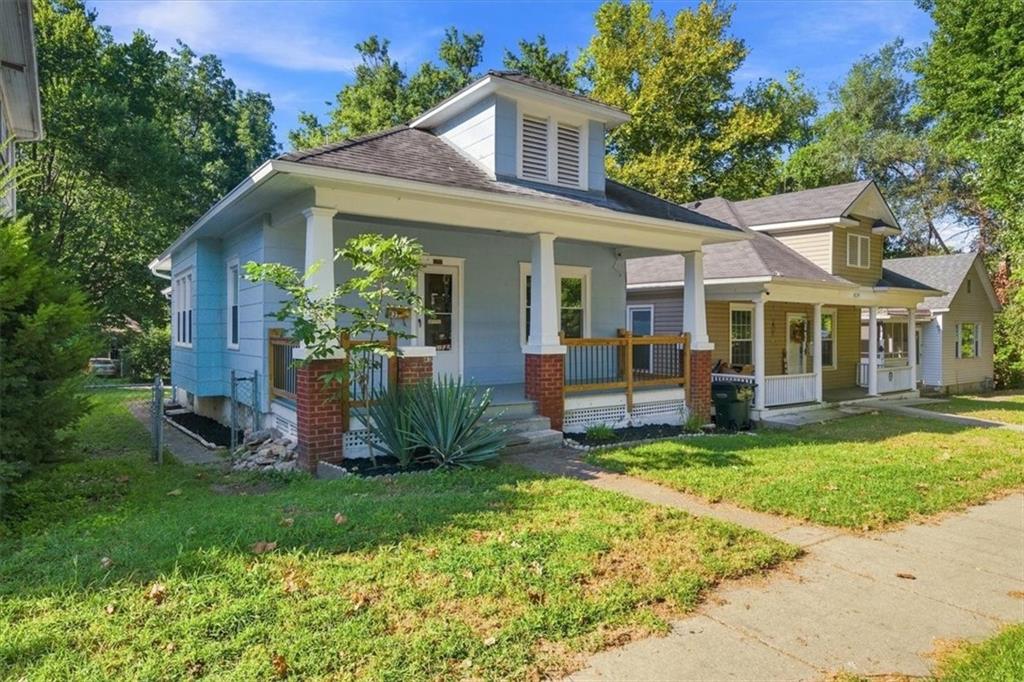 825 Ottawa St, Leavenworth, KS 66048
