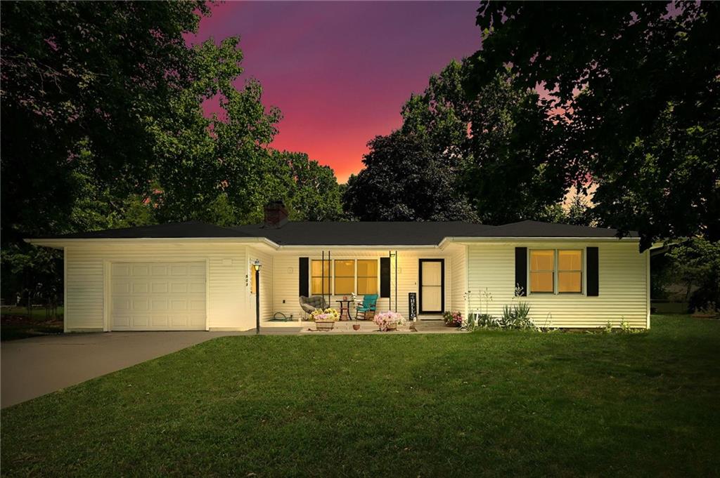 503 SW Maple Ln, Oak Grove, MO 64075