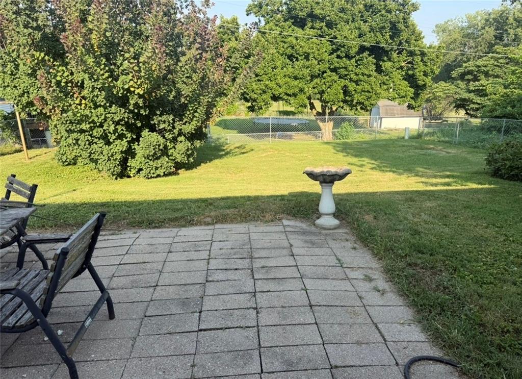3303 Sioux Ln, St Joseph, MO 64503