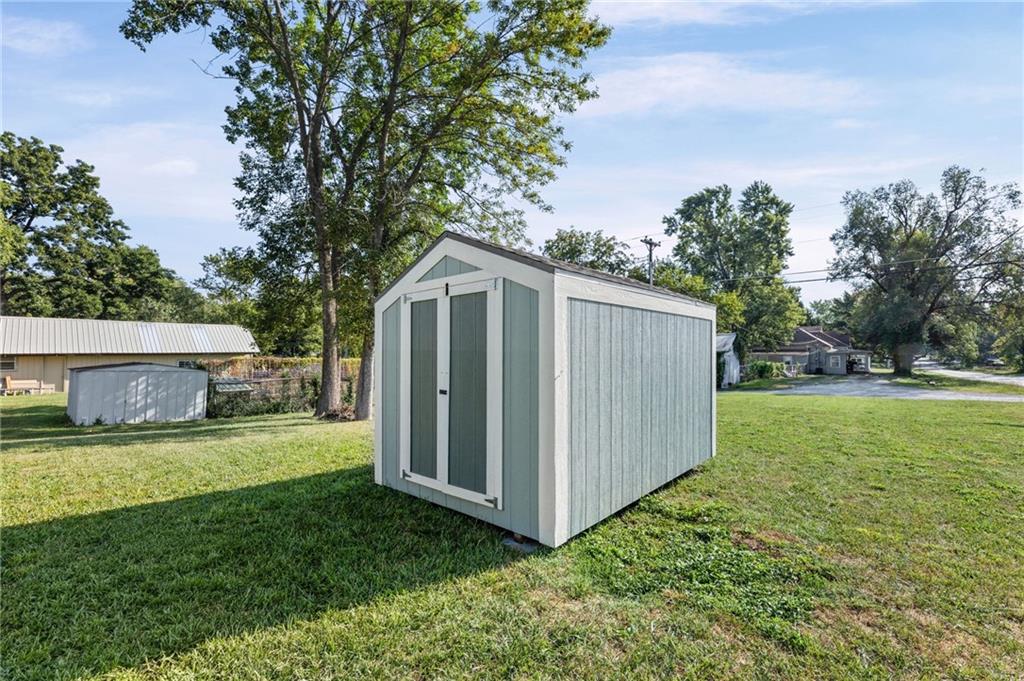 747 S Sycamore St, Ottawa, KS 66067