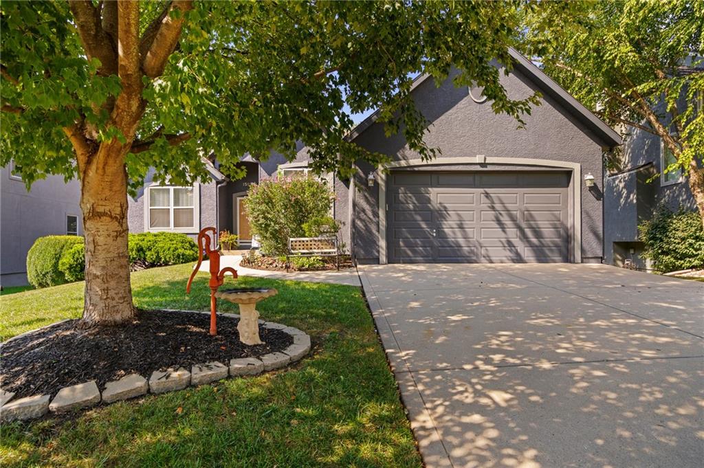 15924 W 160th Ter, Olathe, KS 66062